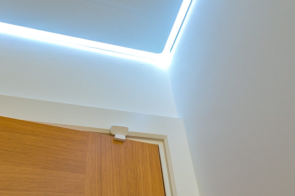 Smart Home - LED strip and door sensor